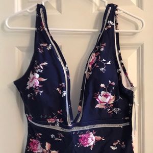 NWT CupShe Size Large swimsuit. Navy Floral.